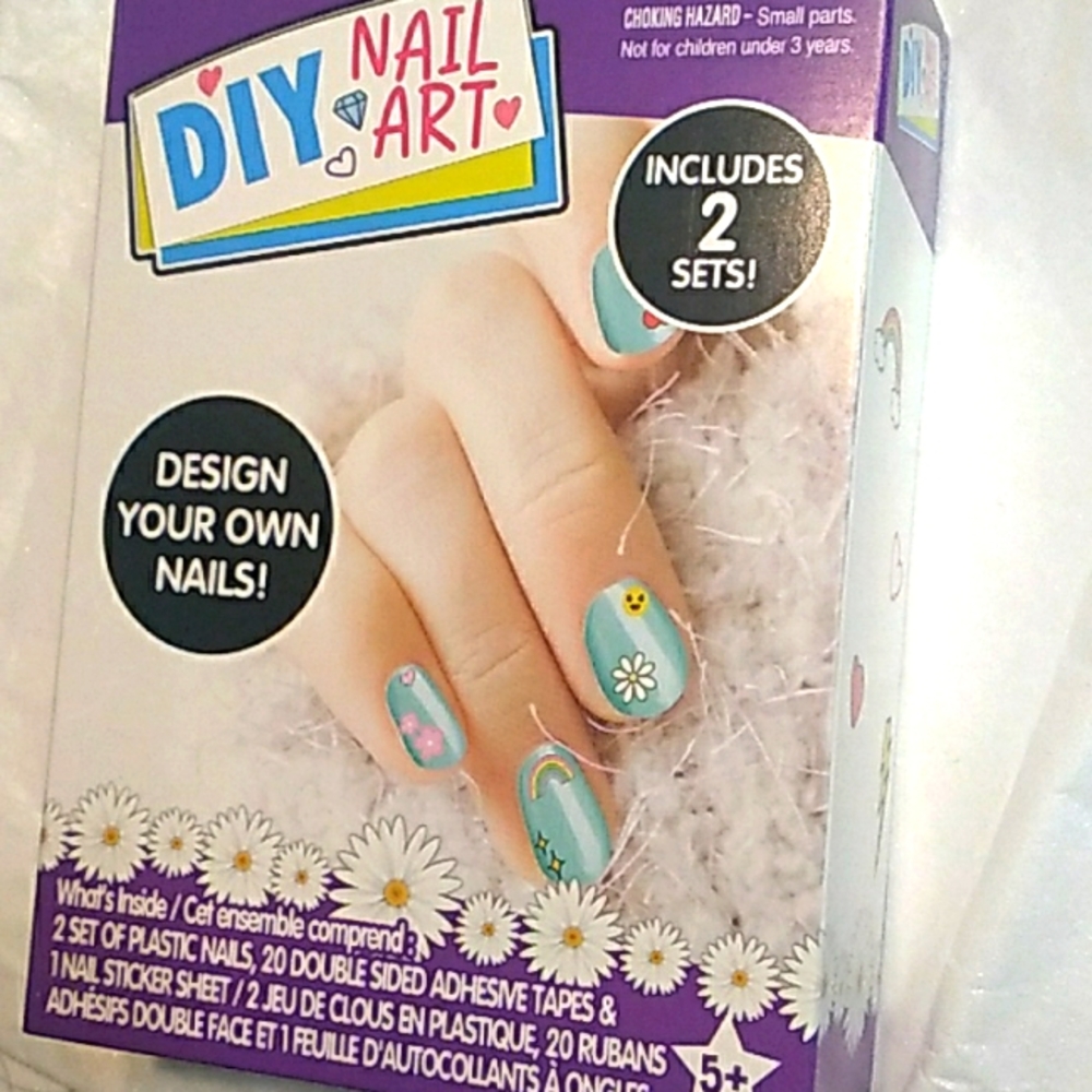 Girls Nail Art Kit New In Box - Picture 1 of 3